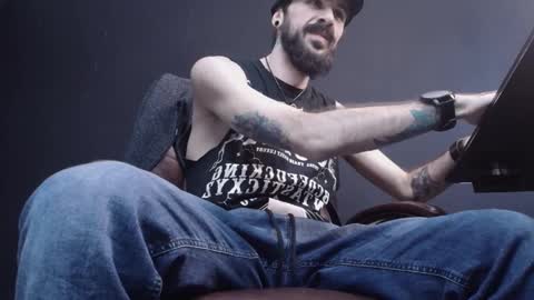 Snapshot of axelcolton chatting on February 5, 10:08 am AxelColton online show from February 5, 10:08 am