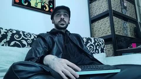 Snapshot of axelcolton chatting on October 3, 11:18 am AxelColton online show from October 3, 11:18 am