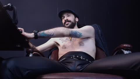 Snapshot of axelcolton chatting on February 1, 10:15 am AxelColton online show from February 1, 10:15 am