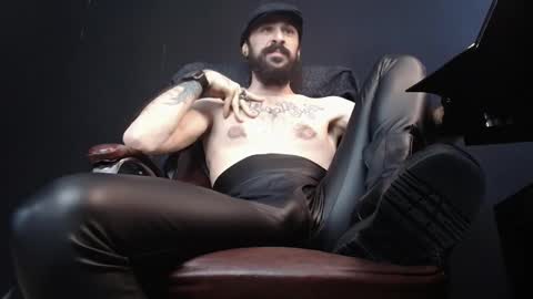 Snapshot of axelcolton chatting on February 19, 12:33 pm AxelColton online show from February 19, 12:33 pm
