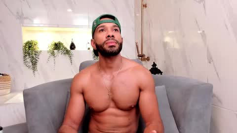 Snapshot of axelgowther_ chatting on February 25, 8:21 pm Axel Gowther online show from February 25, 8:21 pm