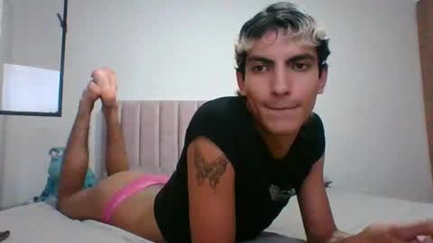 Snapshot of axellatino_ chatting on December 15, 6:40 am Axel online show from December 15, 6:40 am