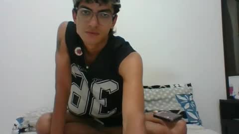 Snapshot of axellatino_ chatting on March 11, 2:42 am Axel online show from March 11, 2:42 am