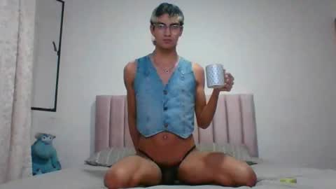 Snapshot of axellatino_ chatting on December 13, 1:48 am Axel online show from December 13, 1:48 am