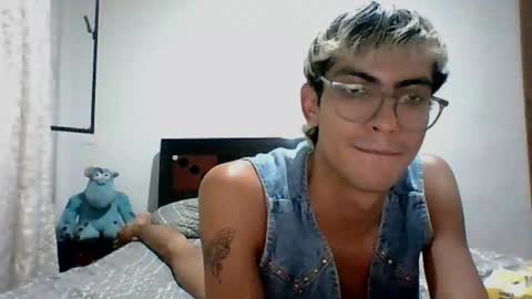 Snapshot of axellatino_ chatting on December 5, 7:43 am Axel online show from December 5, 7:43 am