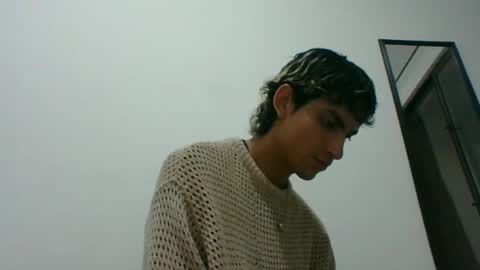 Snapshot of axellatino_ chatting on March 5, 2:36 am Axel online show from March 5, 2:36 am