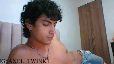 Snapshot of axellatino_ chatting on September 25, 12:39 am Axel online show from September 25, 12:39 am