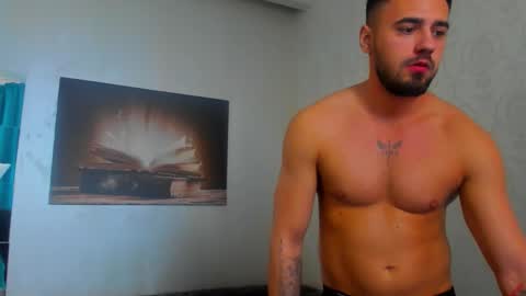 Snapshot of axelwaylon chatting on October 12, 11:36 am AxelWaylon online show from October 12, 11:36 am