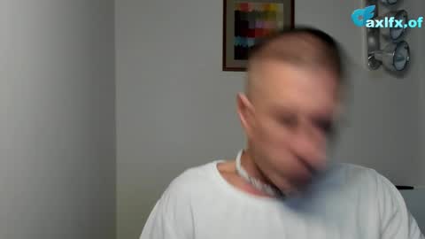 Axl online show from October 21, 10:02 pm