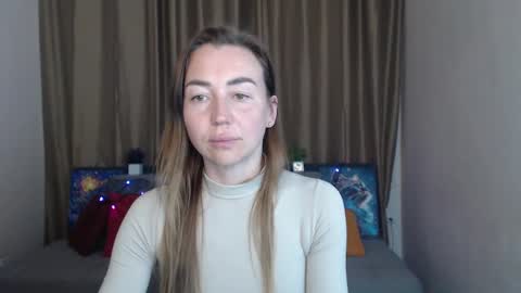 Snapshot of ay_kiss_jully chatting on March 11, 2:42 am Jully online show from March 11, 2:42 am