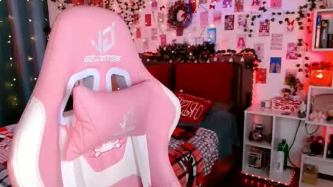 Ayla hill online show from November 29, 9:11 pm