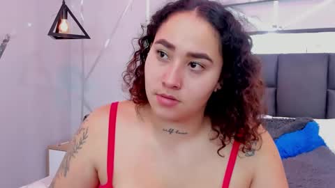 Snapshot of ayla_martinez chatting on February 25, 6:14 am Ayla online show from February 25, 6:14 am