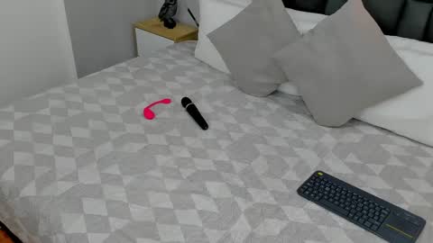 Snapshot of ayla_martinez chatting on February 9, 1:44 am Ayla online show from February 9, 1:44 am