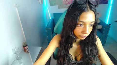 aylanny_m online show from November 28, 7:43 pm