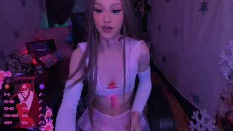 Snapshot of azul_prim chatting on February 25, 1:52 am online show from February 25, 1:52 am