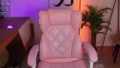 Baby   Lola online show from October 21, 7:13 am