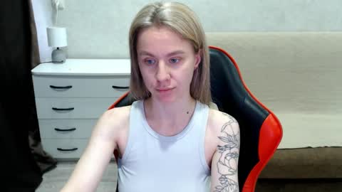 baby_kitte online show from October 18, 9:02 am