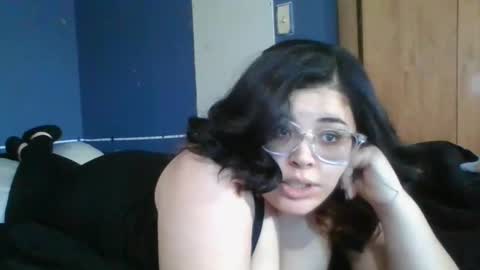 Snapshot of babyelle0 chatting on December 7, 9:06 pm Your Highness Elle online show from December 7, 9:06 pm