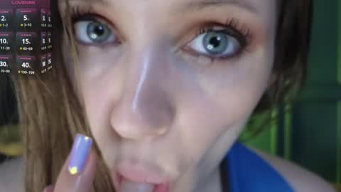 Snapshot of babyyli chatting on January 1, 3:24 pm Chloe online show from January 1, 3:24 pm