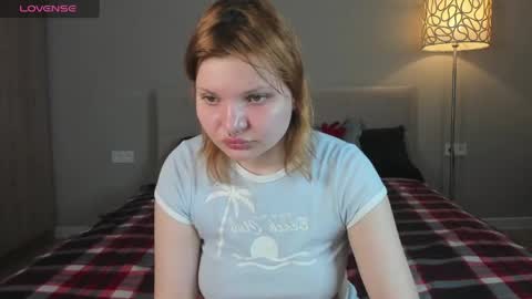 babyyulli online show from April 13, 1:21 am