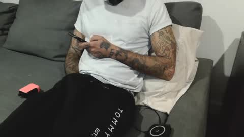 BadCouple  online show from October 13, 4:36 am