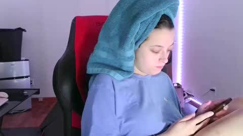 bambiboo8113 online show from March 1, 2:15 am