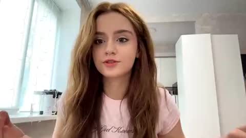 Lola  online show from July 9, 2:10 pm
