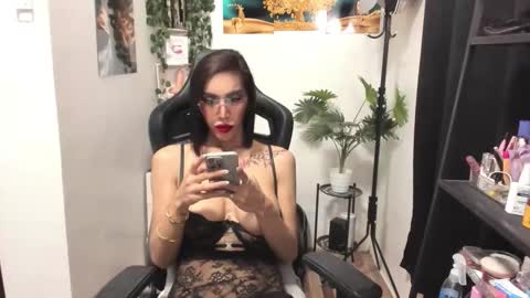 Issa Trap online show from February 3, 3:27 pm