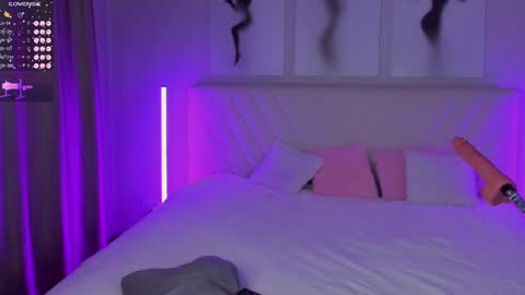  Emma online show from February 3, 9:39 pm