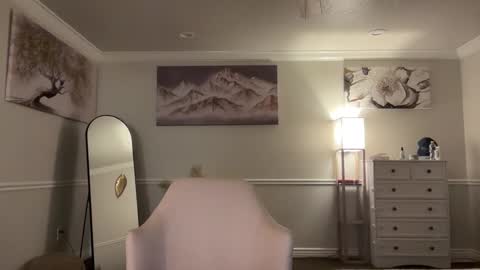 chicka online show from April 8, 4:48 am