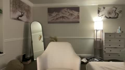 chicka online show from April 14, 3:10 am