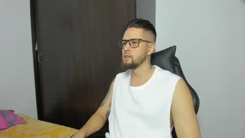 bastianwatson10 online show from November 3, 4:41 pm