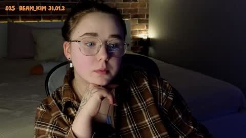 Snapshot of beam_kim chatting on February 4, 10:24 pm kim3 INDEPENDENT MODEL online show from February 4, 10:24 pm