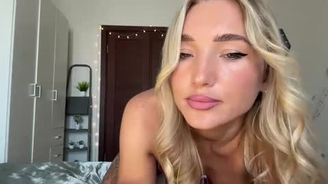 Chloe online show from March 17, 6:51 am