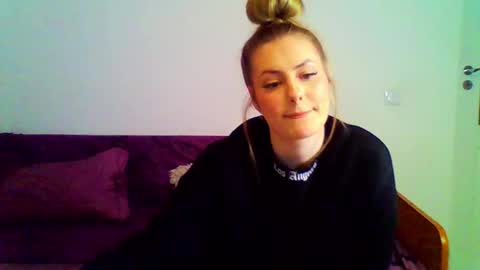 Snapshot of beatrice_princess18 chatting on February 17, 9:54 pm beatrice princess online show from February 17, 9:54 pm
