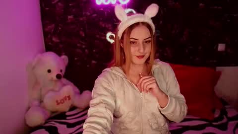 Snapshot of beatrice_princess18 chatting on October 5, 9:44 pm beatrice princess online show from October 5, 9:44 pm