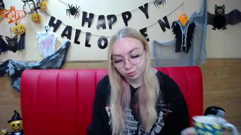 BeatriceFlyy online show from October 28, 1:23 pm