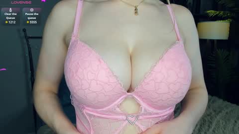 Snapshot of beatrix_rina chatting on January 18, 11:32 am Sonya online show from January 18, 11:32 am
