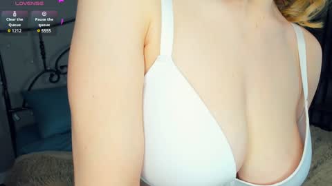 Snapshot of beatrix_rina chatting on January 22, 8:29 am Sonya online show from January 22, 8:29 am