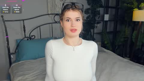 Snapshot of beatrix_rina chatting on February 13, 5:26 am Sonya online show from February 13, 5:26 am