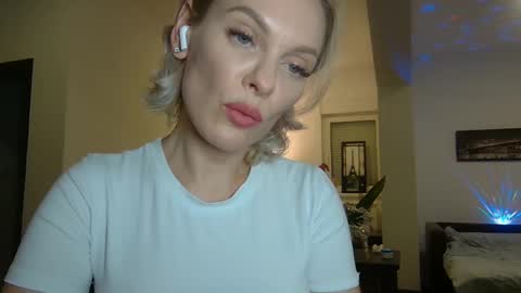 Beautifulkollette online show from January 3, 8:01 pm