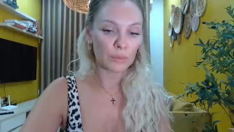 Beautifulkollette online show from September 18, 11:47 am