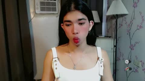 TRIXIE online show from March 2, 5:08 am