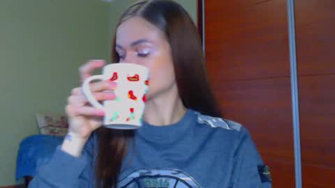 Snapshot of beauty_fruity chatting on March 10, 8:50 am Maria online show from March 10, 8:50 am