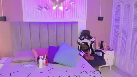 Chantall online show from June 10, 3:28 am