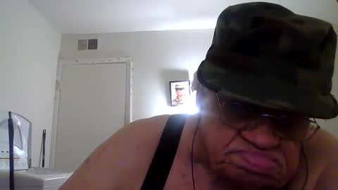 Snapshot of beautytomyeyes chatting on December 31, 3:34 am beautytomyeyes online show from December 31, 3:34 am