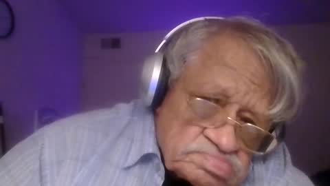 Snapshot of beautytomyeyes chatting on November 1, 2:12 am beautytomyeyes online show from November 1, 2:12 am