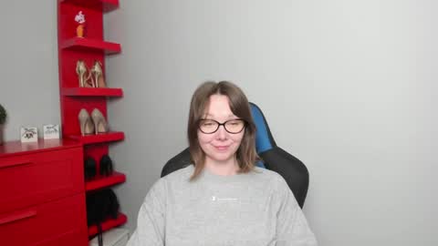 Zoe online show from April 14, 7:00 am