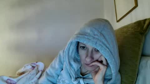 Raluca online show from January 18, 7:01 pm