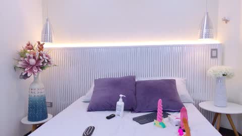 Laura Tobon online show from October 14, 8:34 pm